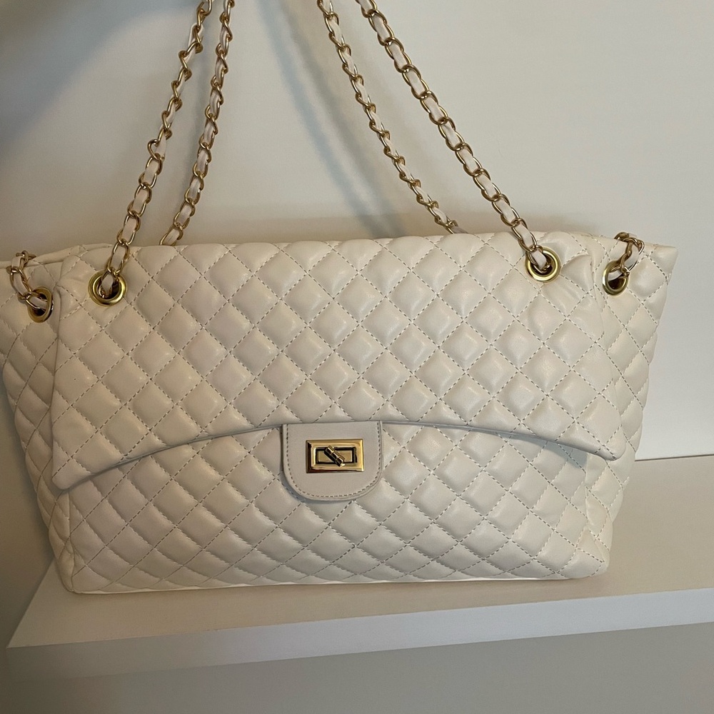 Chic Quilted Cream Shoulder Bag with Chain Strap